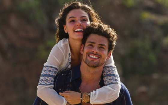 Ísis e Cauã em 'Amores Roubados'.