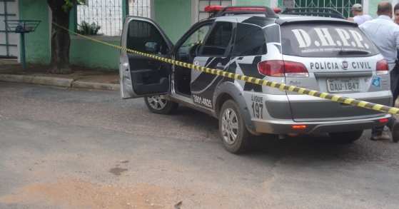 O criminoso fugiu com um comparsa, não identificado.