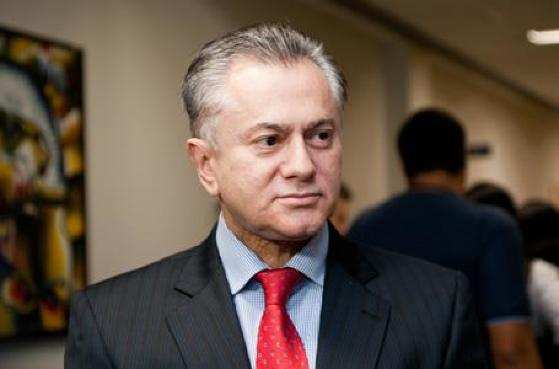 O desembargador do Tribunal de Justiça, Orlando Perri, disse em sua decisão de afastamento que o secretário de Segurança Pública, Rogers Jarbas, estaria usando a influência do cargo no Governo para beneficiar aliados.