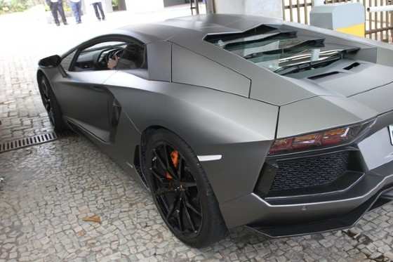 Boninho e seu supercarro
