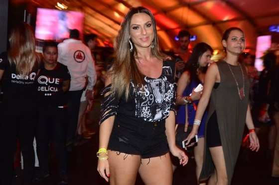 Nicole Bahls no festival Brahma Valley 