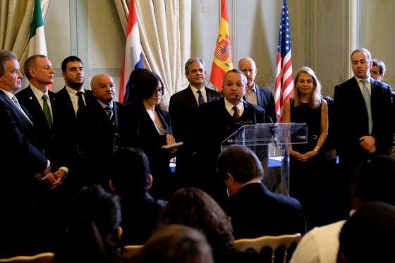 Cada signatário do MOU se compromete a limitar a emissão de gases do efeito estufa com menos de 2 toneladas per capita até 2050
