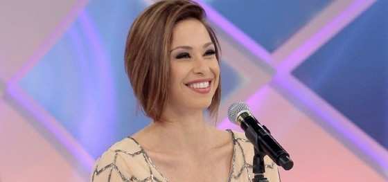 A jornalista Neila Medeiros em edição Programa Silvio Santos exibido em novembro.