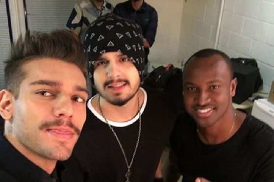 Lucas Lucco postou foto ao lado de Luan e Thiaguinho nos bastidores do prêmio Melhores do Ano, do Domingão.
