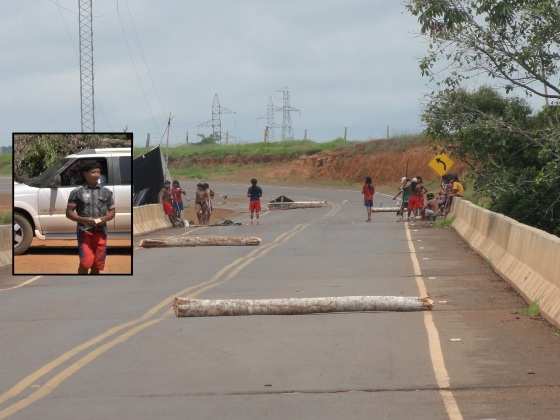 Enawenê Nawê cobram R$ 50 por veículo na BR-174