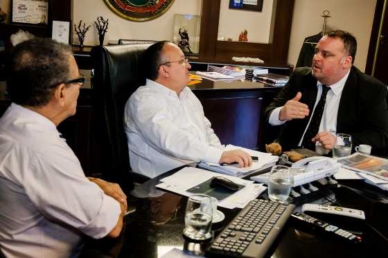 O professor deve cumprir agenda na Secretaria de Desenvolvimento Econômico (Sedec)