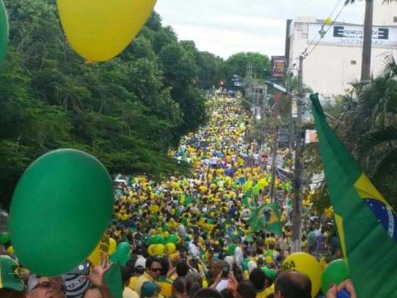 Cercaxde 50 mil pessoas participam de ato contra PT e Dilma