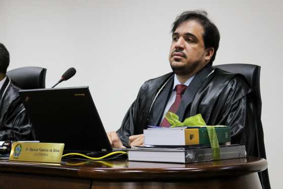 O juiz Marcos Faleiros mandou prender o ex-comandante-geral da PM, coronel Zaqueu Barbosa e do cabo da PM Gerson Luiz Junior, suspeitos de comandarem grampos ilegais. 