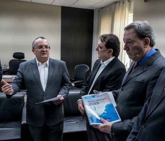 O governador e os conselheiros do TCE Antônio Joaquim e José Carlos Novelli.