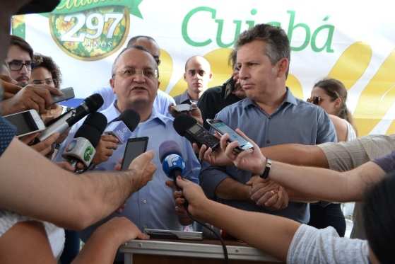 A obra deve ser concluída em seis meses.