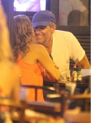 Renato Gaúcho em clima de romance com a publicitária Christiane Lipp