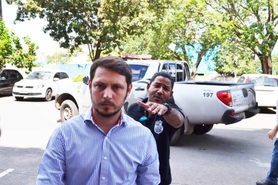 Há indícios de que Rodrigo Barbosa entrou no apartamento de um tio do ex-secretário Pedro Elias, para 'queimar arquivo'. 