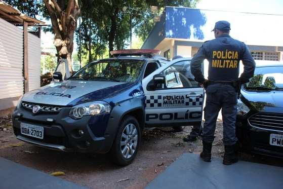 O homem foi detido pela Polícia Militar e levado para a delegacia da cidade.