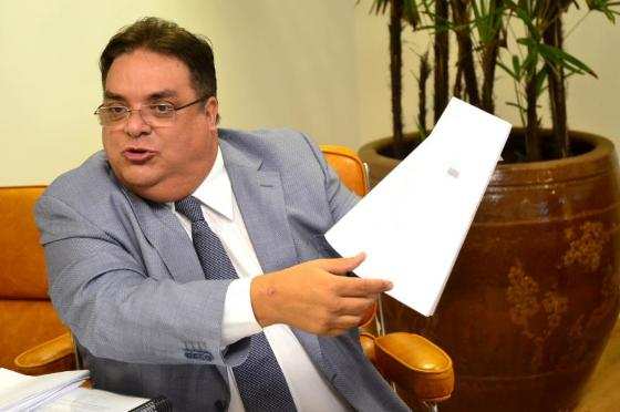 O nome de Fabris foi confirmado por Botelho.