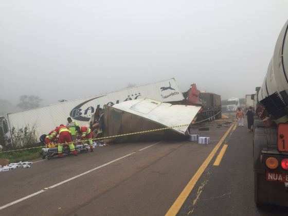 Foto do local do acidente. Neste momento o tráfego segue pela pista sul.