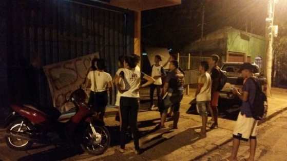 Cerca de 50 estudantes ocuparam a escola no início da noite desta quarta-feira (25).