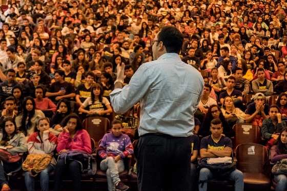 O secretário de Educação do Estado tem percorrido as unidades tentando diálogo com os manifestantes.