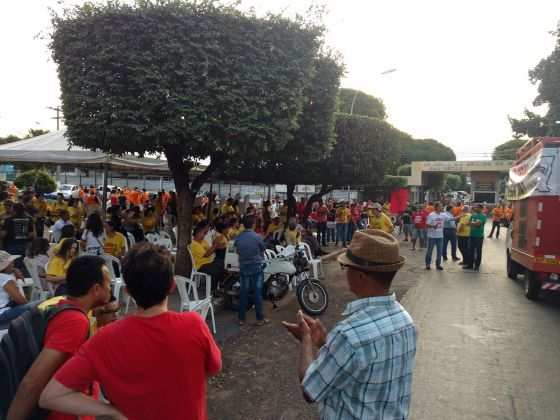 Servidores pretendem ampliar acampamento na segunda-feira (06).