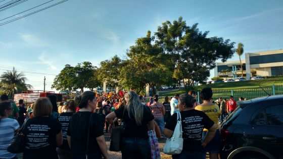 Categoria suspendeu a greve por uma semana e a retomou nesta segunda-feira.