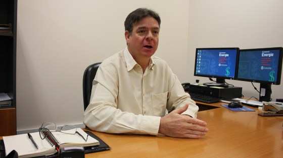 O promotor Célio Fúrio, Núcleo de Defesa do Patrimônio Público, investiga a concessão de estabilidade a servidores de forma ilegal.