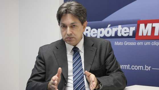 Carlos Brito é gestor público e está secretário adjunto da Casa Civil. Líder comunitário, foi vereador e deputado estadual