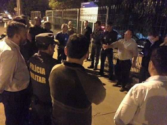 Taques reuniu autoridades para ordenar ações de combate.