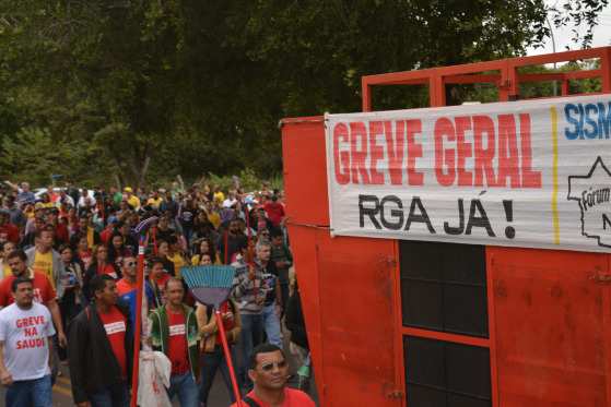 Bate-boca, ações na Justiça e protestos lotados marcaram os últimos dois meses do funcionalismo estadual.