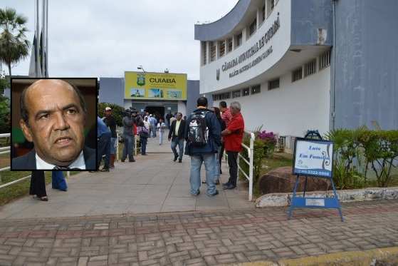O corpo de Júlio Pinheiro está sendo velado na Câmara Municipal.