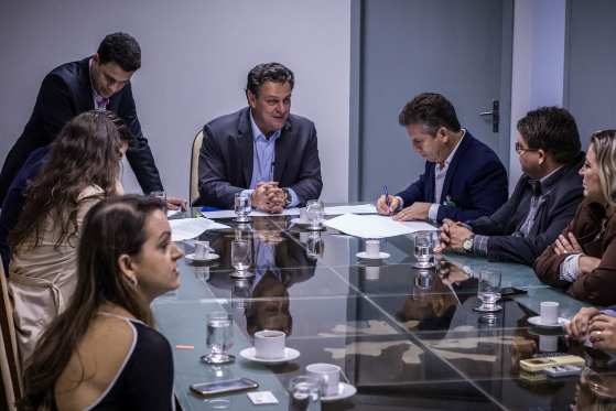 A medida descentraliza as ações.