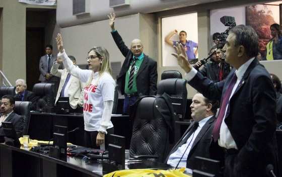 Deputados de oposição, Janaina Riva, Zeca Viana e Taborelli votaram contra a proposta do governo.