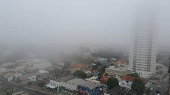 Neblina densa cobriu a cidade na manhã desta quarta.