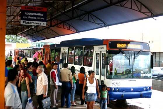 Estudantes que utilizam transporte metropolitano poderão ter direito ao passe-livre.