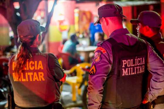 A Polícia Militar foi acionada e conseguiu prender os bandidos, horas depois do crime