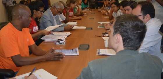 Reunião mediada pelo MPE terminou com expectativa de fim da greve. 