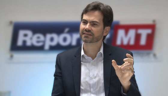 Luiz Evaristo Ricci Volpato, presidente do CRO-MT, na bancada do RepórterMT.