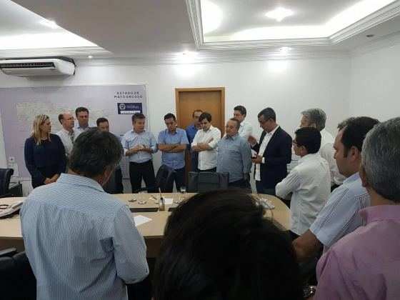 Rostos de aliados de Mendes dão o tom melancólico da saída