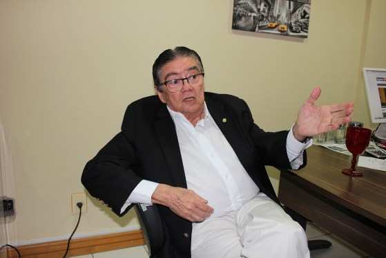 Tampinha afirma que crise é refletida diretamente na desestruturação da saúde pública.