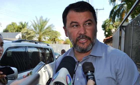 O deputado estadual Oscar Bezerra anunciou que deixa o PSB porque diverge da posição ideológica do presidente da sigla, Valtenir Pereira.