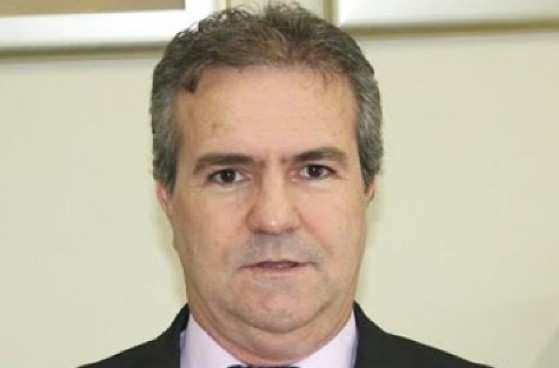 Mauro Viveiros é procurador de Justiça do MP/MT, Mestre (UNESP) e Doutor em Direito Constitucional (Universidad Complutense de Madrid), Professor e especialista na área de estudos sobre o Crime Organizado.
