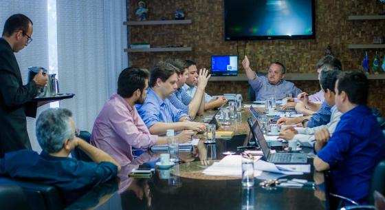 O encontro reuniu vários secretários durante esta quarta-feira (12).