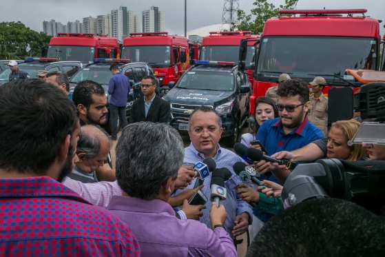 O governador durante a solenidade de entrega de 117 viaturas.