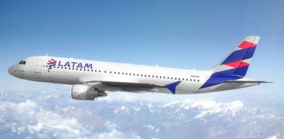 A TAM  atualmente é Latam Linhas Aéreas. A condenação foi de R$ 10 mil.