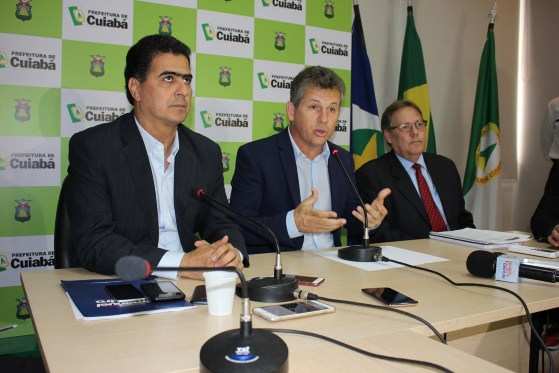 O gestor e ex-gestor, Emanuel Pinheiro e Mauro Mendes, foram acusados de descaso e péssima gestão pelo promotor Célio Fúrio.