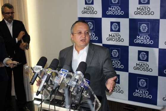 O governador Pedro Taques decidiu não apresentar a reforma administrativa agora, priorizando a reforma tributária.