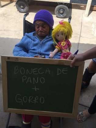 Eles mal sabiam o que escolher como presente porque isso (serem presenteados) 