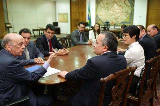 O ministro das Relações Exteriores, José Serra (PSDB), participa de dois eventos em Cuiabá.