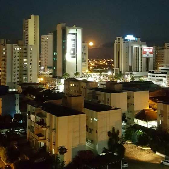 Superlua aparece para iluminar o céu de Cuiabá