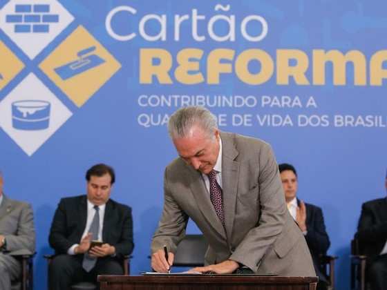 Presidente Michel Temer, durante assinatura da MP que cria o programa Cartão Reforma