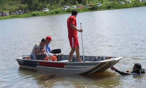 Enquanto atravessava a lagoa a nado, Rodrigo teria reclamado de dor na cabeça ao instrutor.