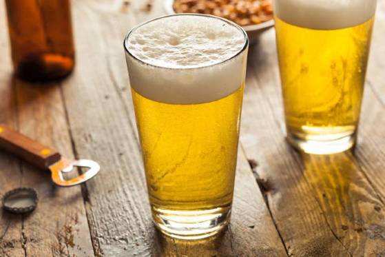 Os cientistas chegaram a conclusão de que beber de 100 a 200 gramas de álcool por semana encurta o tempo de vida de uma pessoa de 40 anos em seis meses. 